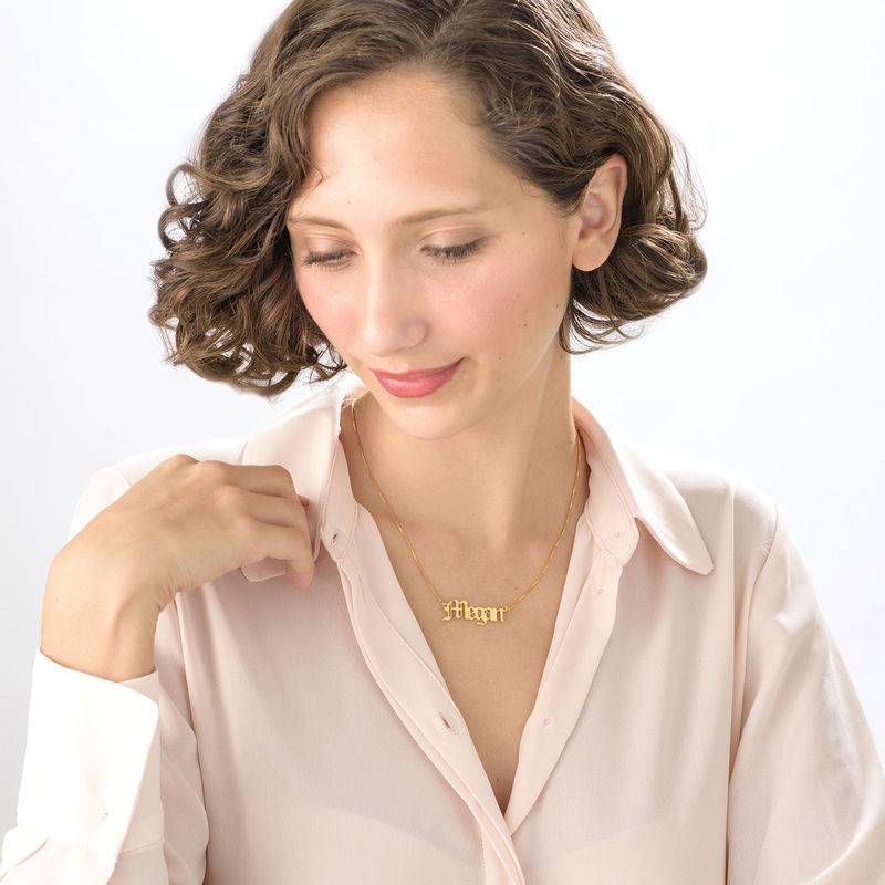 14k Gold Old English Style Name Necklace 2-1 produkt billede