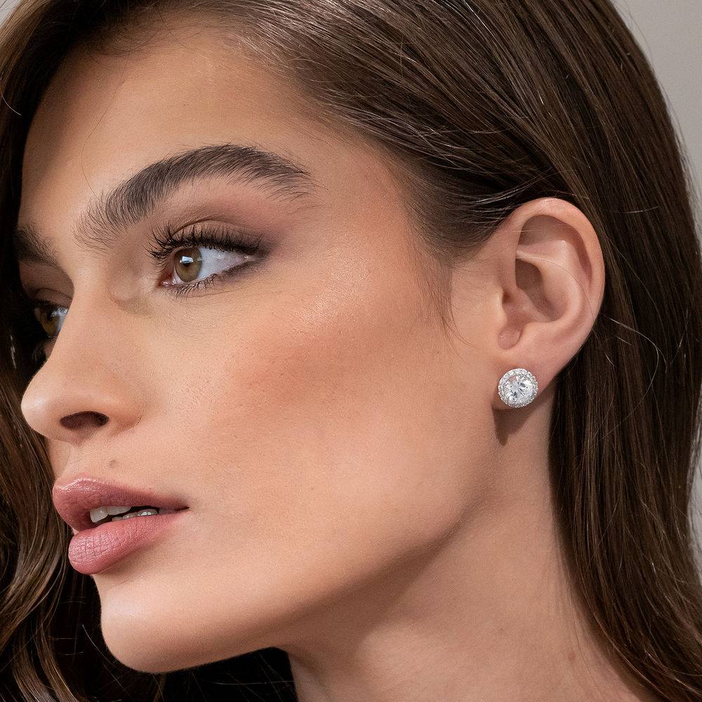 8.0mm Lab-Created White Sapphire Frame Stud Earrings in Sterling Silver-1 produkt billede