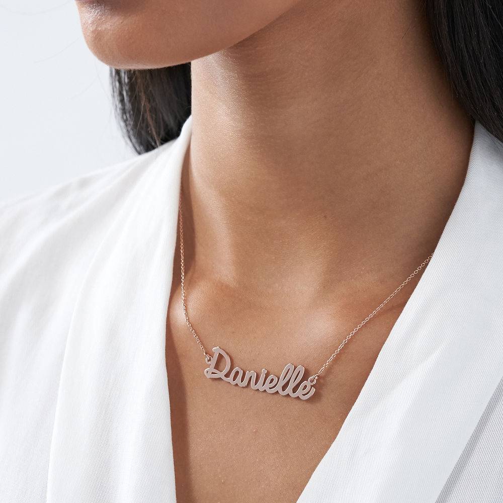 Cursive Name Necklace in Rose Gold Plating ä ü ö ø æ å æ ø å-3 produkt billede