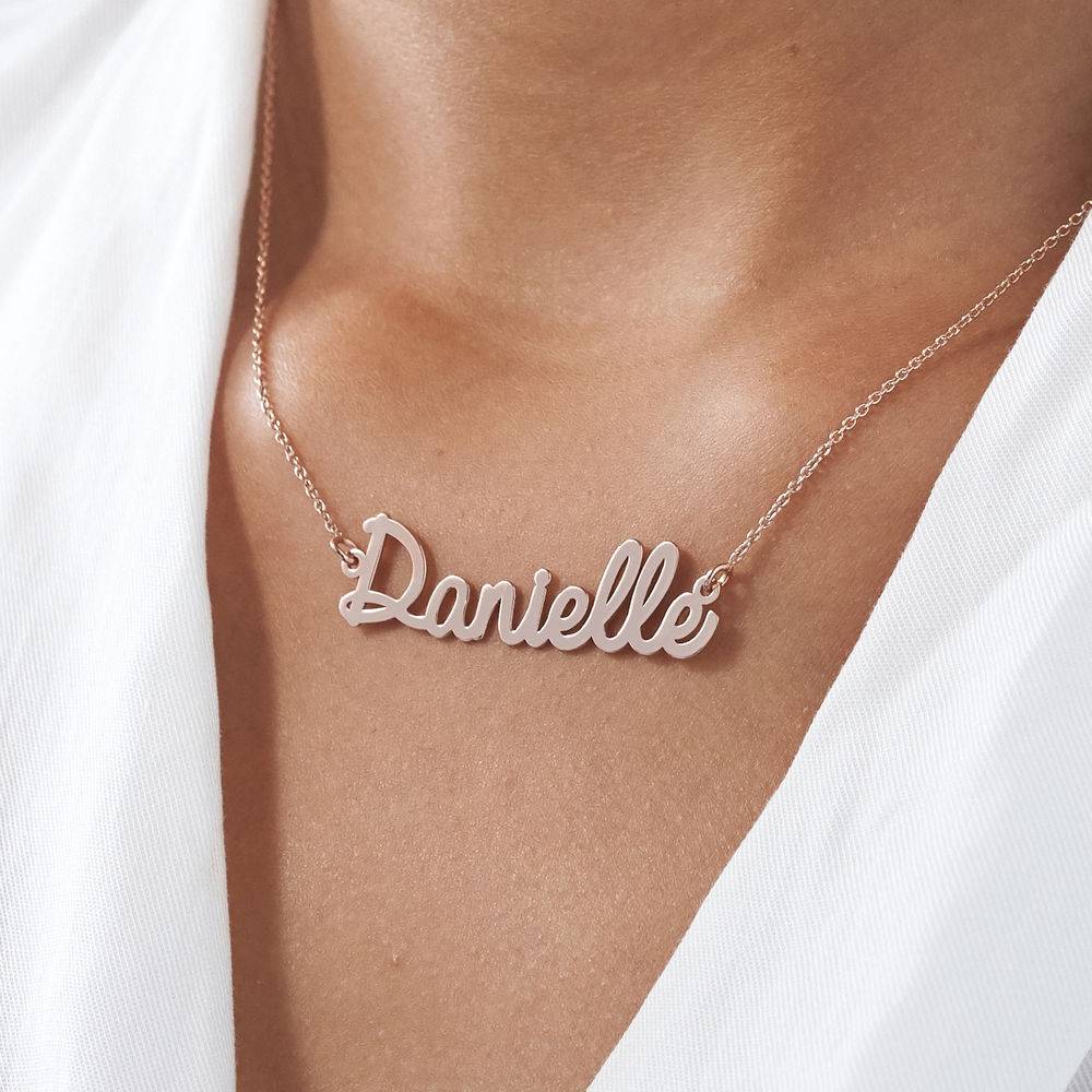 Cursive Name Necklace in Rose Gold Plating ä ü ö ø æ å æ ø å-4 produkt billede