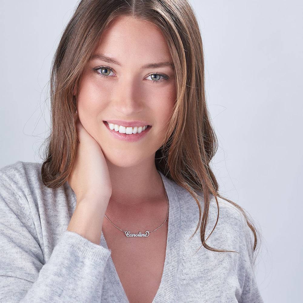 Small 14k White Gold “Carrie” Style Name Necklace-2 produkt billede